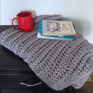 Chunky crochet throw